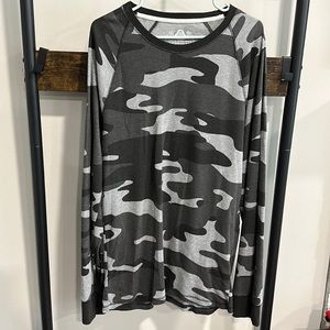 American Rag Cie Men's XXL black & gray long sleeve shirt.